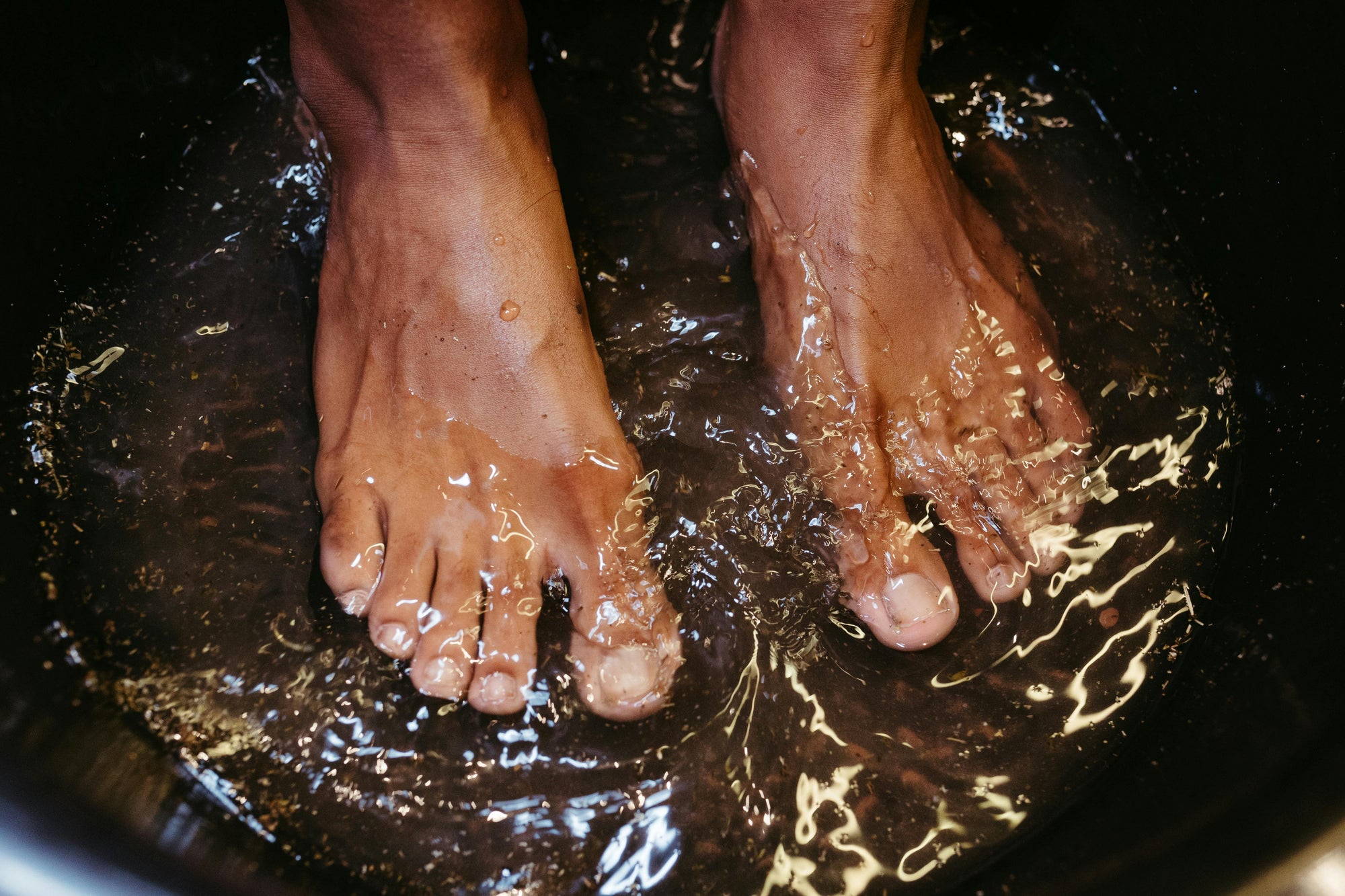 The Science Behind Foot Soaks and How They Help Detox and Relaxation - Beauty Market Online
