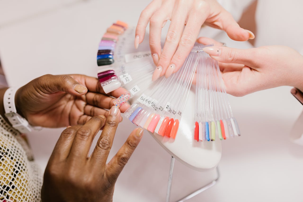 Nail Polish Thinner vs Nail Polish Remover and How to Use Each Properly
