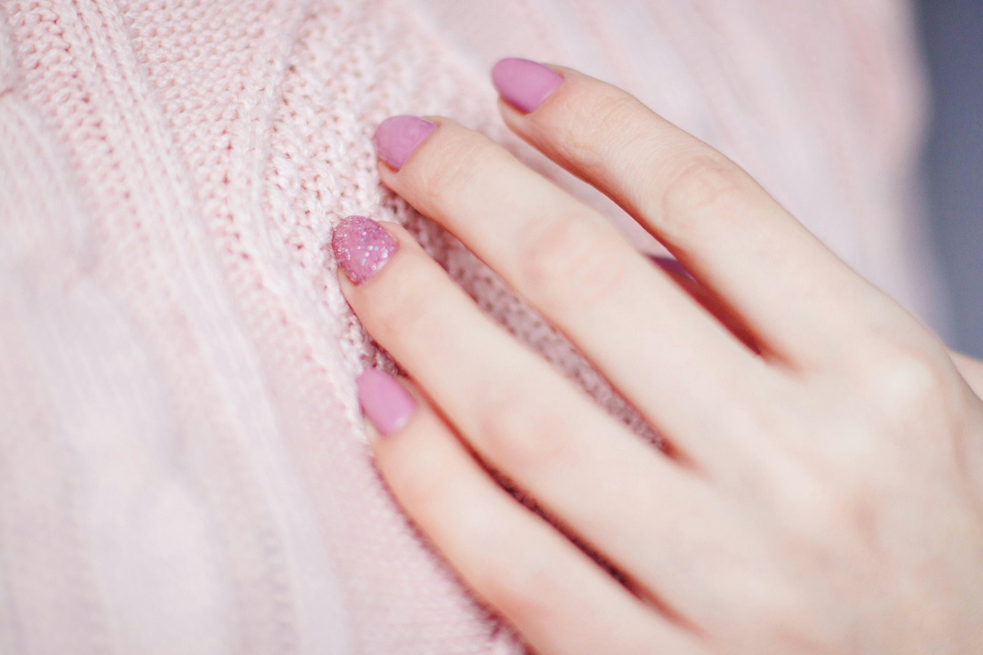 Step-by-Step Guide to Using Base and Top Coats Lasting Nail Color ...